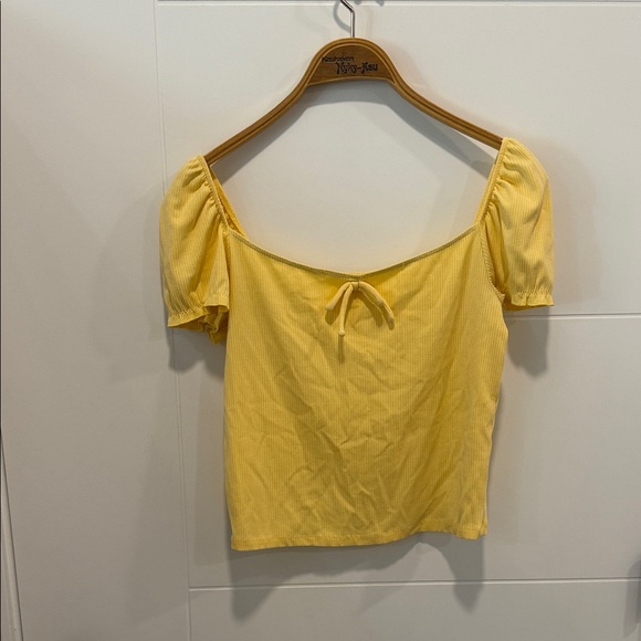 Sunday Best Tops - Sunday best Yellow Short-Sleeve Smocked Tie-Front Top size large